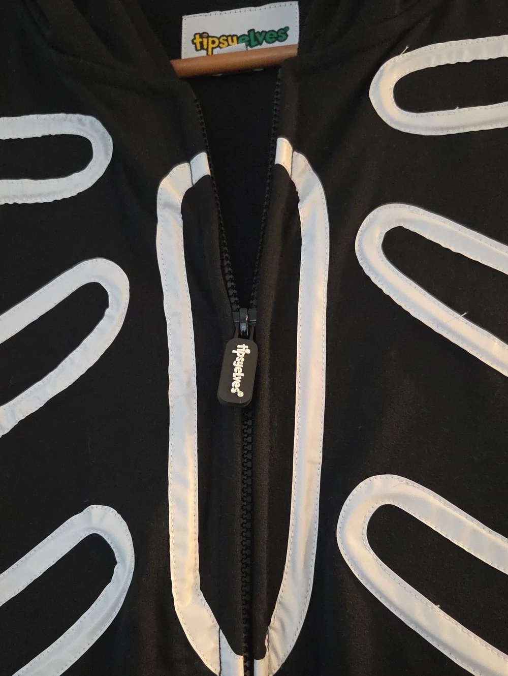 Tipsy Elves striking black